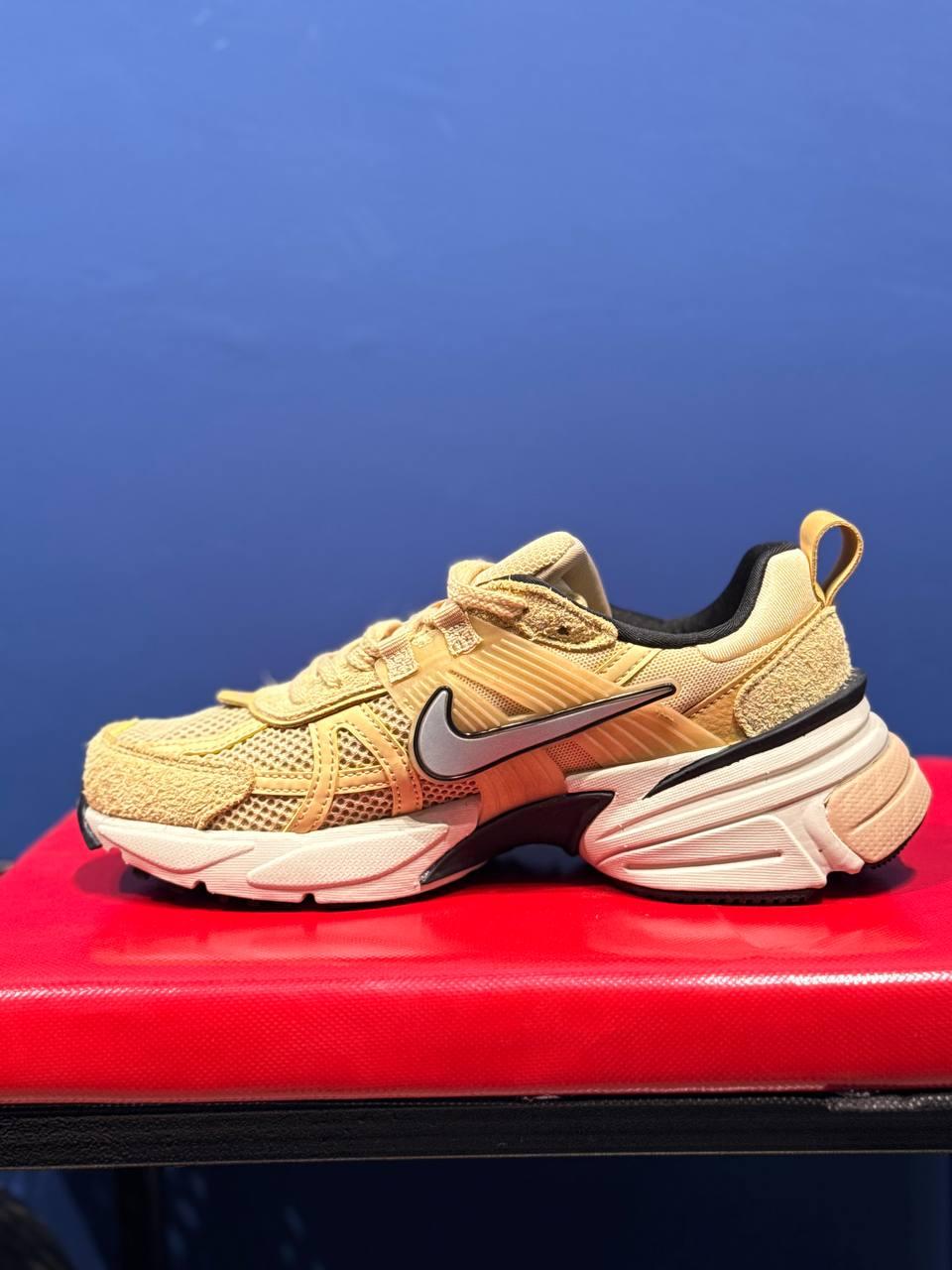 Nike v2k نایک ویتوکی خردلی