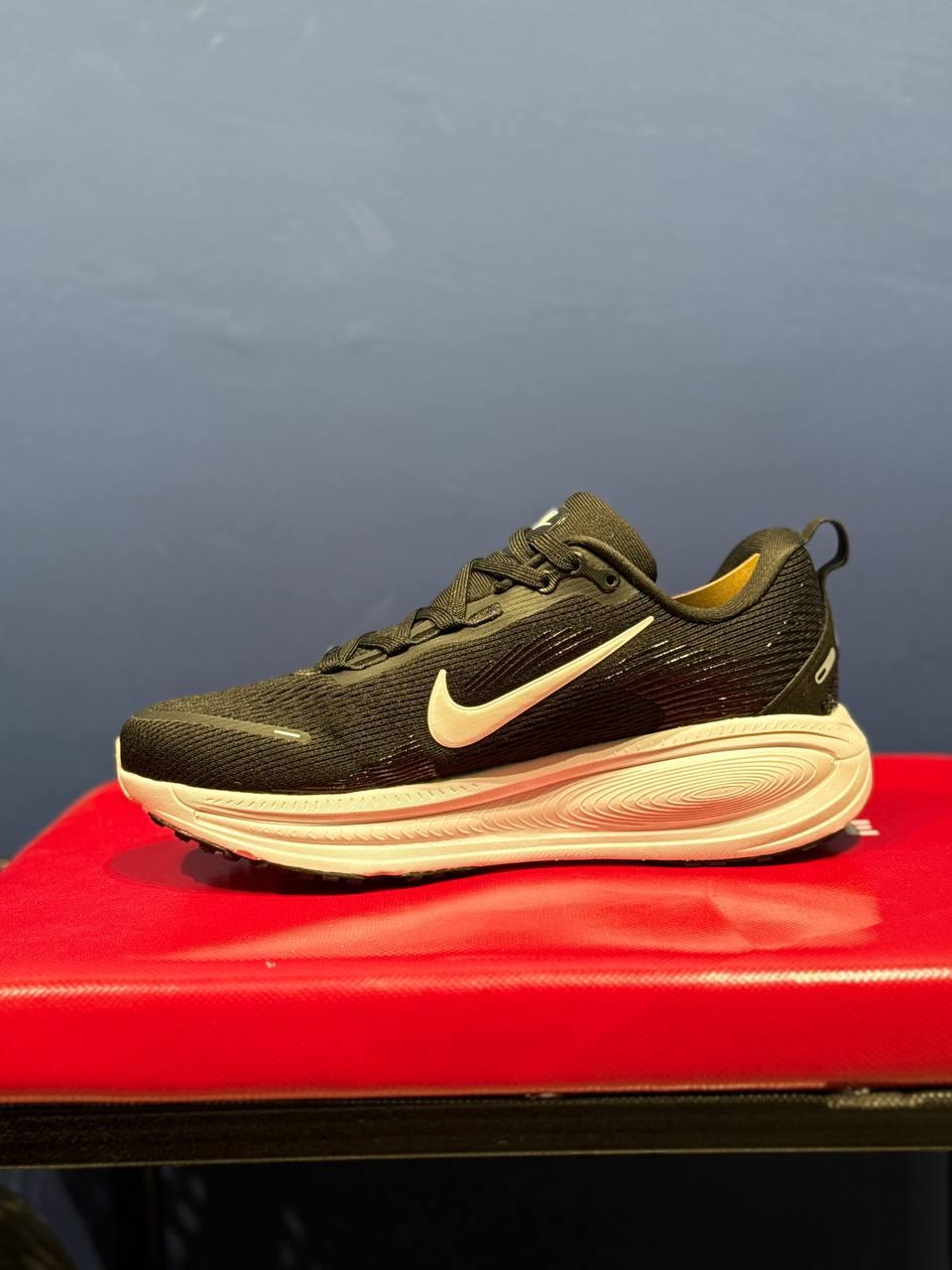 Nike vomero 18 نایک وومرو 18