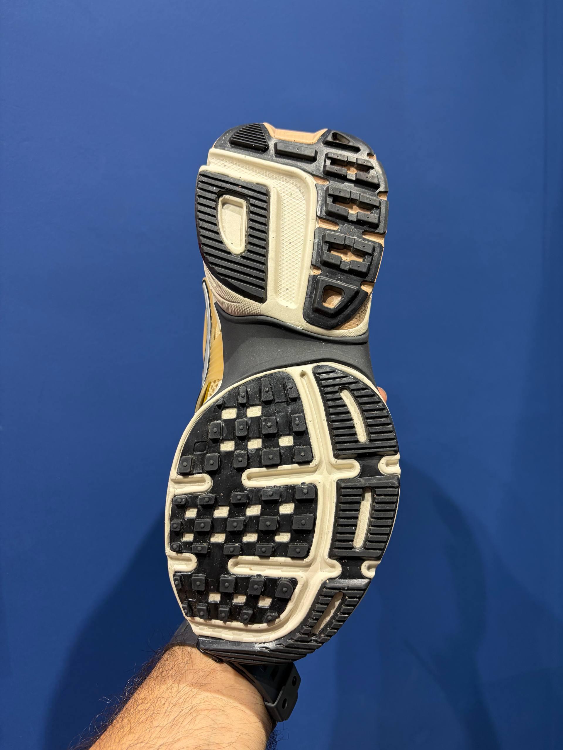 Nike v2k نایک ویتوکی خردلی
