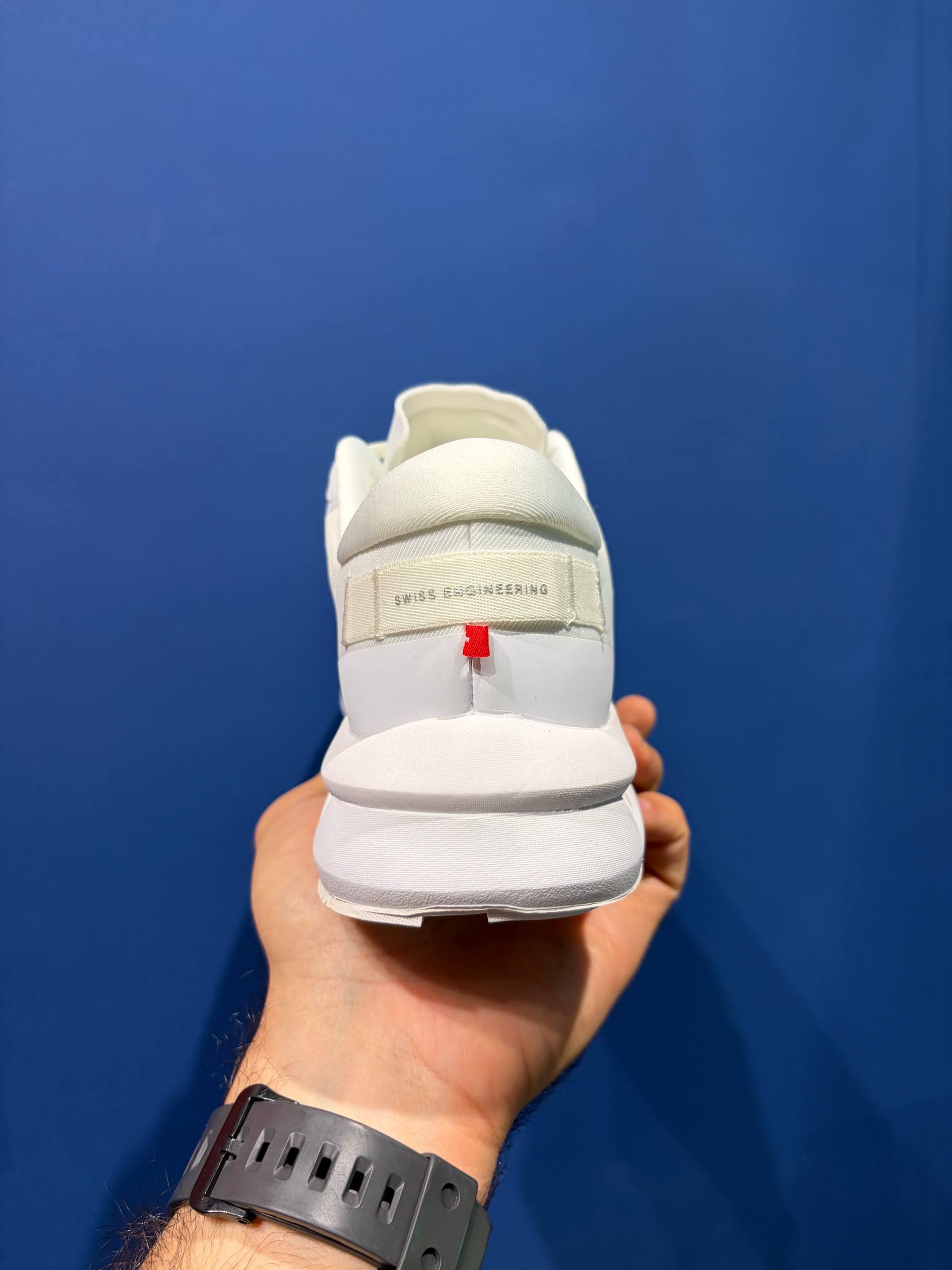 On cloudzone triple white آن کلود زون سفید