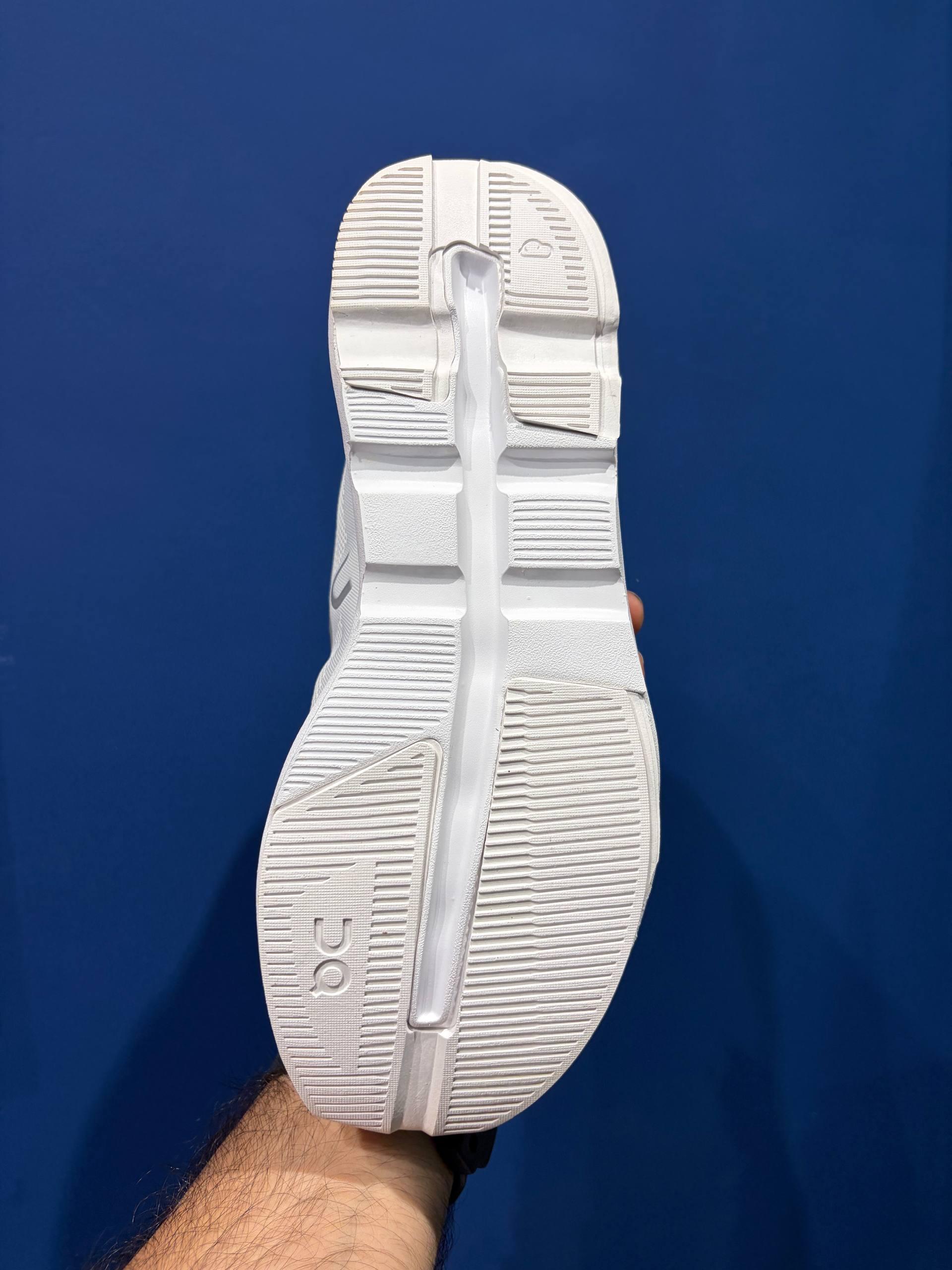 On cloudzone triple white آن کلود زون سفید