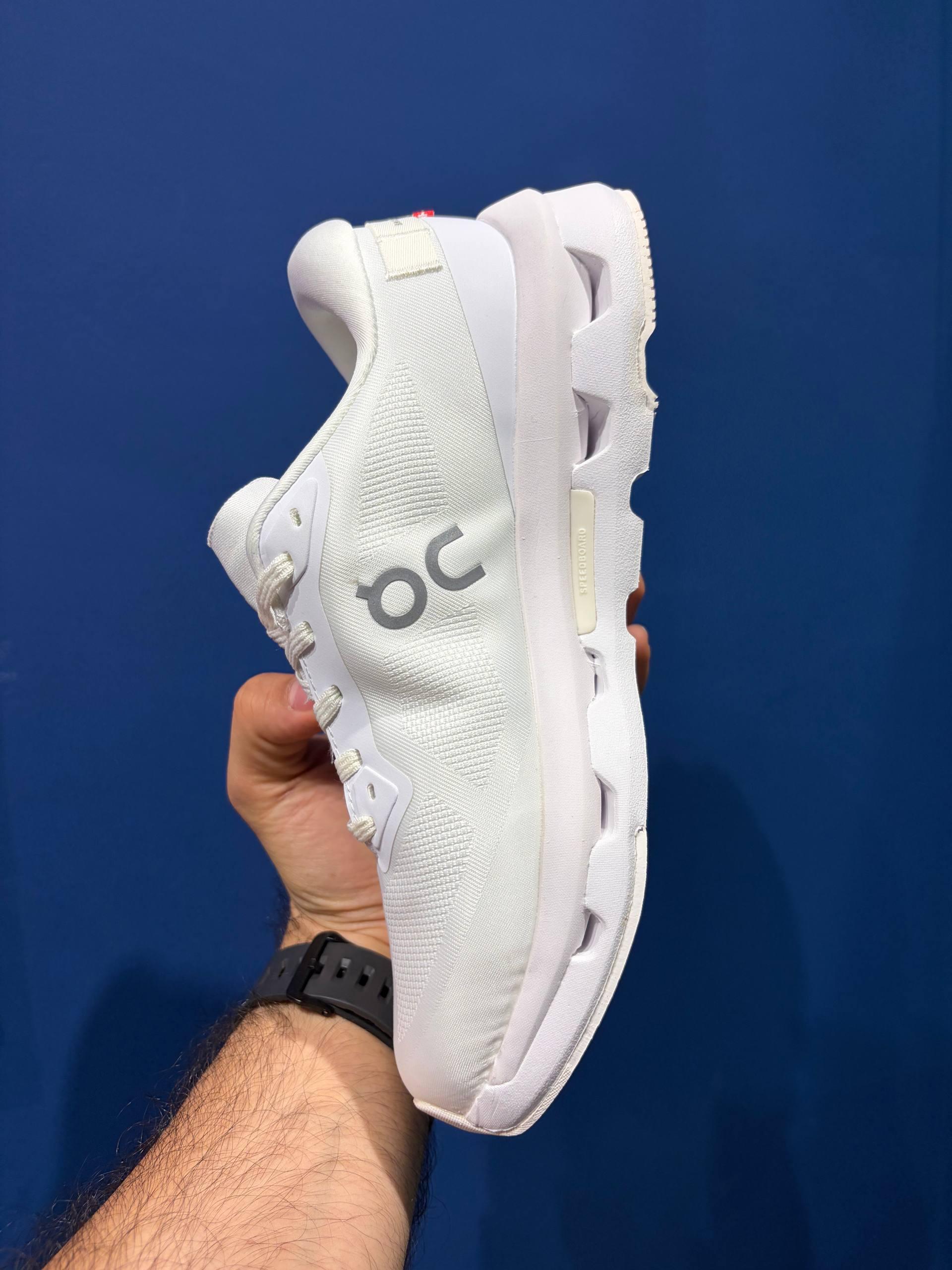 On cloudzone triple white آن کلود زون سفید