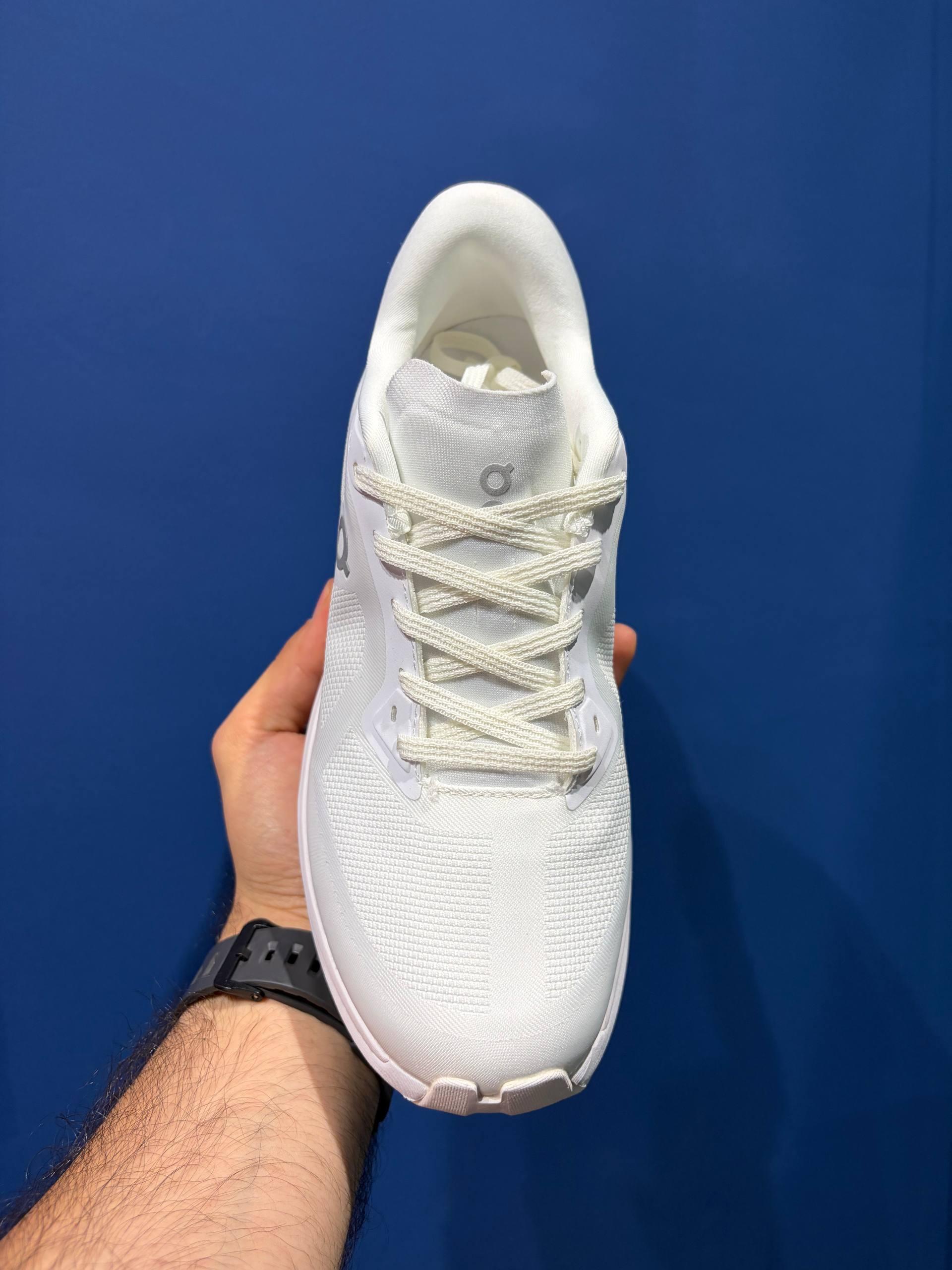 On cloudzone triple white آن کلود زون سفید