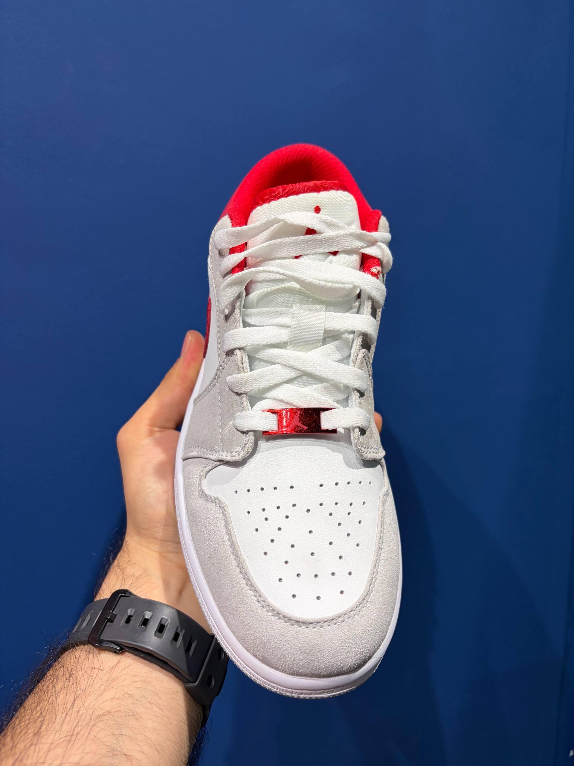 Nike air jordan 1 low light smoke grey gym red نایک ایر جردن 1 لو طوسی قرمز
