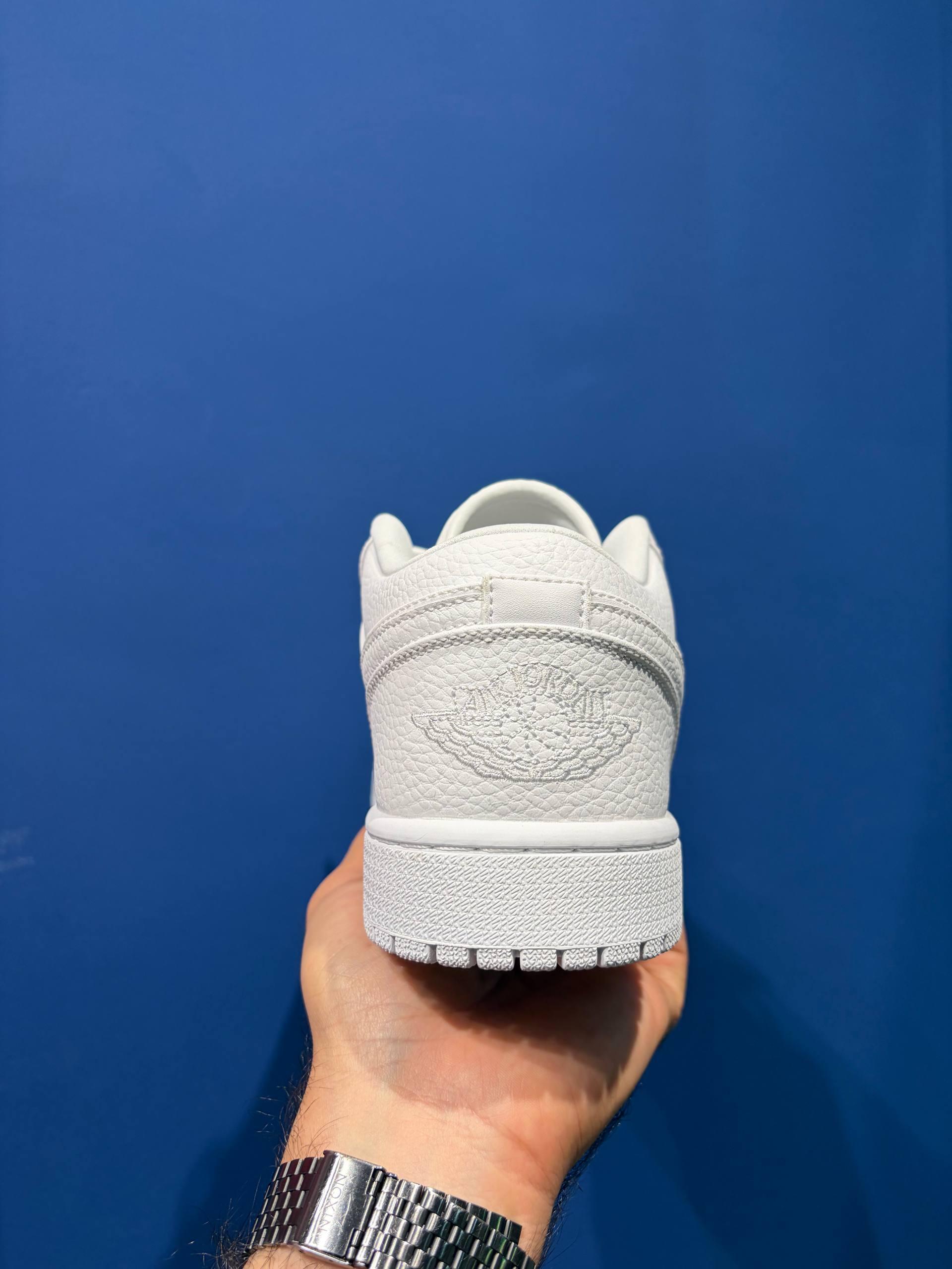 Nike air jordan 1 low triple white نایک ایر جردن 1 لو سفید