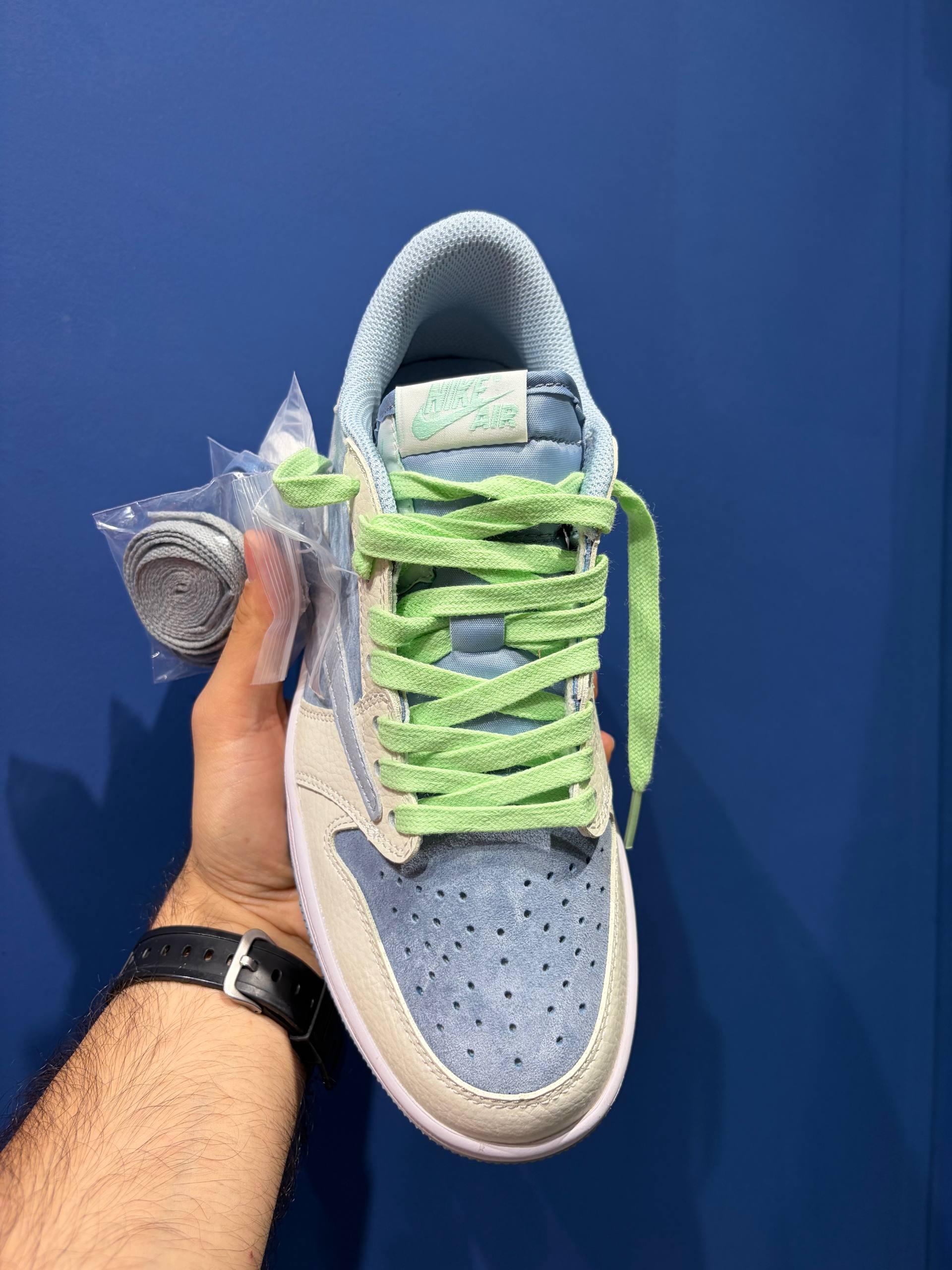 Nike air jordan 1 low travis scott نایک ایر جردن 1 لو ترویس اسکات