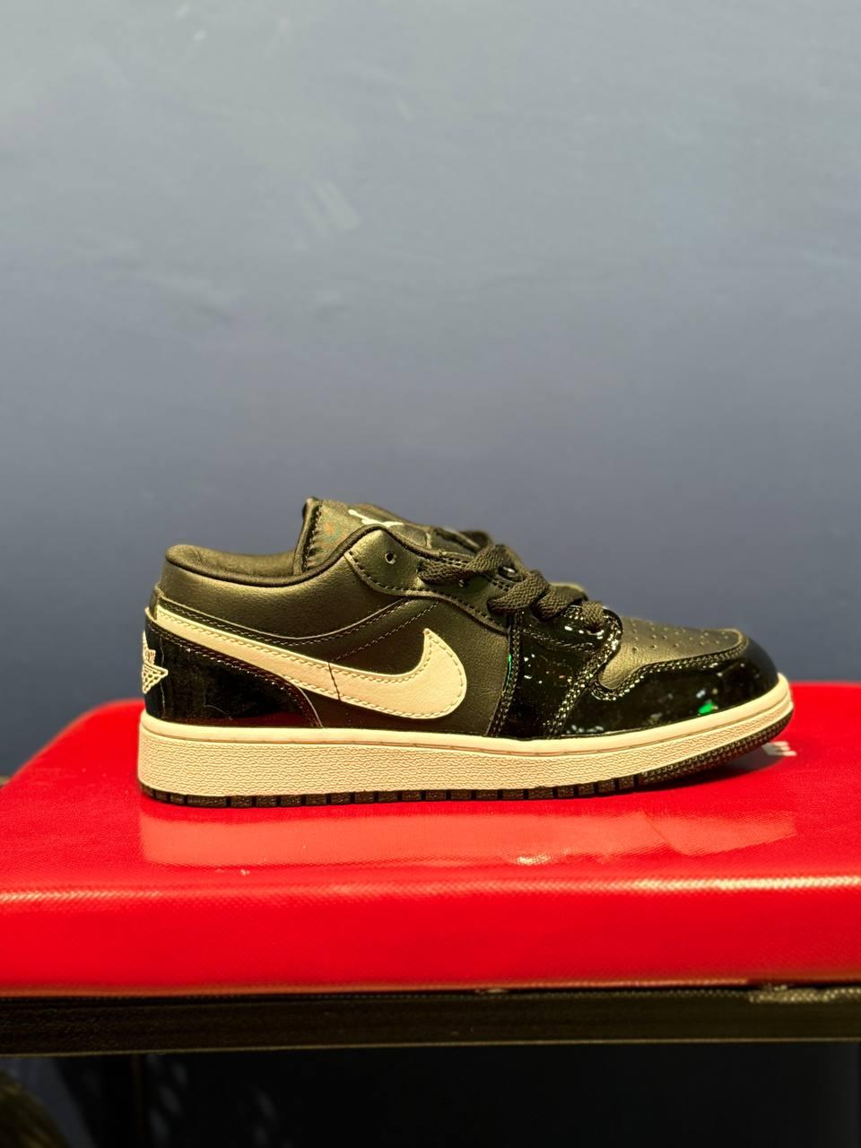 Nike air jordan 1 نایک جردن 1 سیاه ورنی