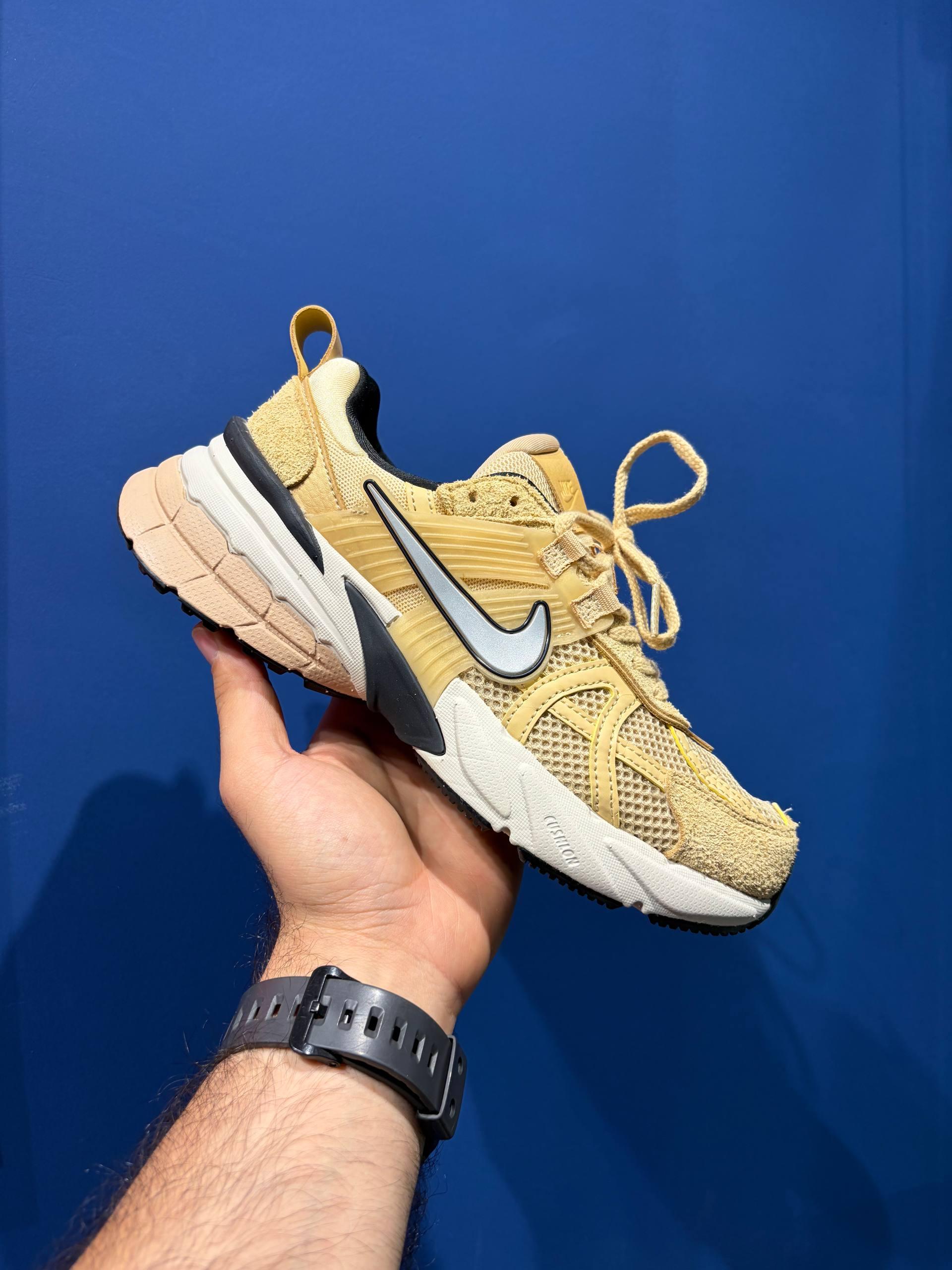 Nike v2k نایک ویتوکی خردلی